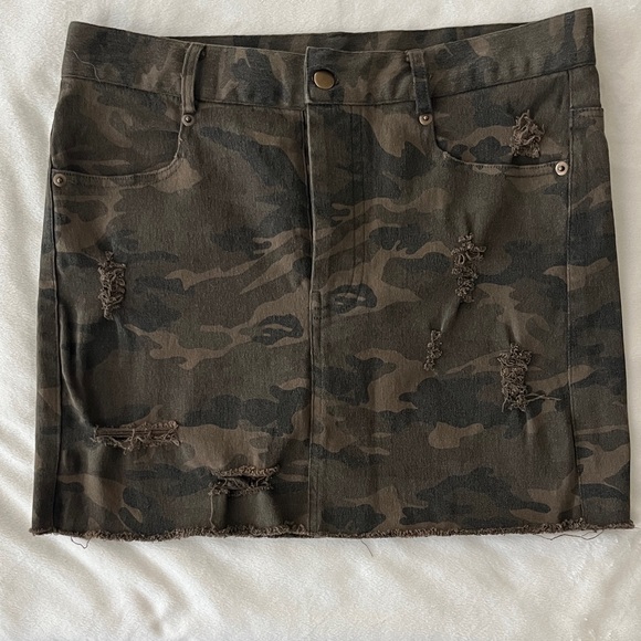 Olivaceous Camouflage Mini Skirt - Picture 1 of 7